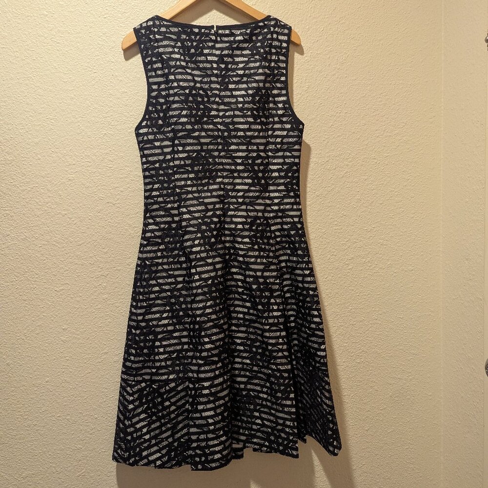 Banana Republic Fit And Flare Pleated Lace Overlay Dress Size 6 - Picture 13 of 13